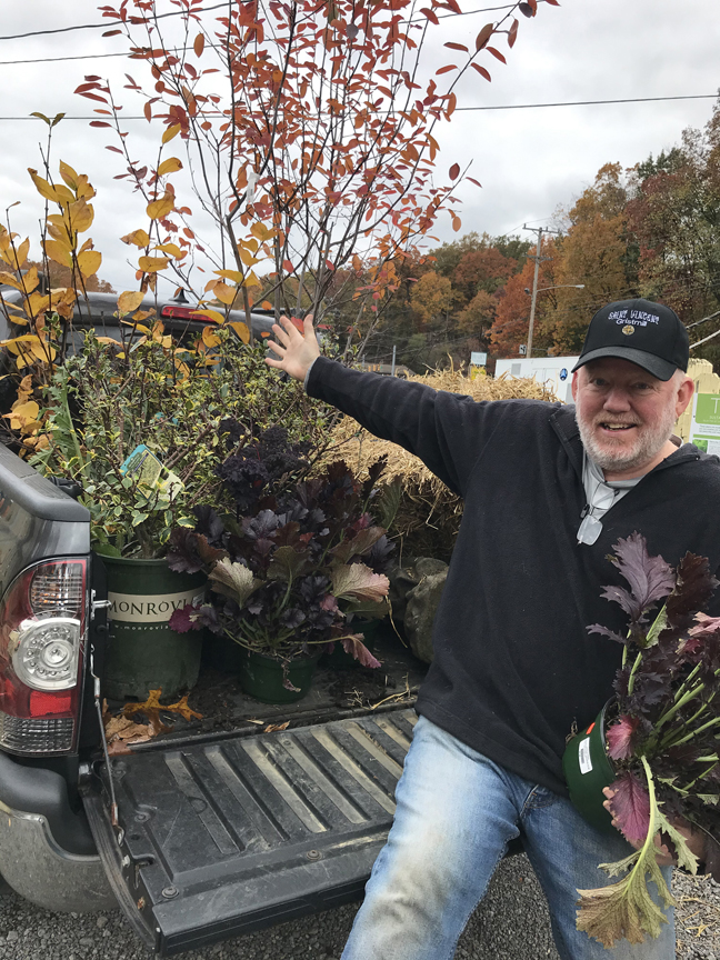 Everybody Gardens editor Doug Oster stopped by Hahn Nursery in Ross to start two days of fall gardening.
